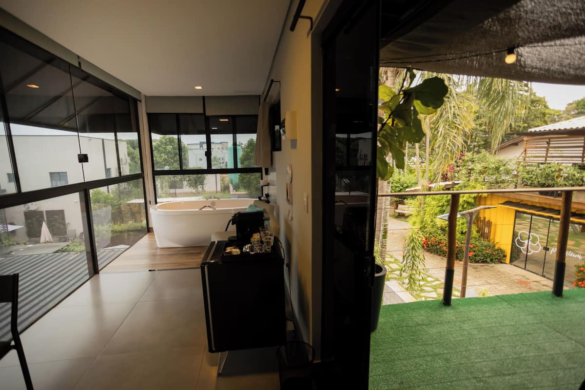 Habitación doble Premium, 1 cama Queen size, Terraza, vista al jardín | Caja de seguridad en la habitación y wifi gratis