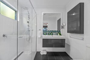 Hårtørrer, håndklæder, Toiletpapir