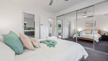 3 bedrooms, desk, iron/ironing board, free WiFi