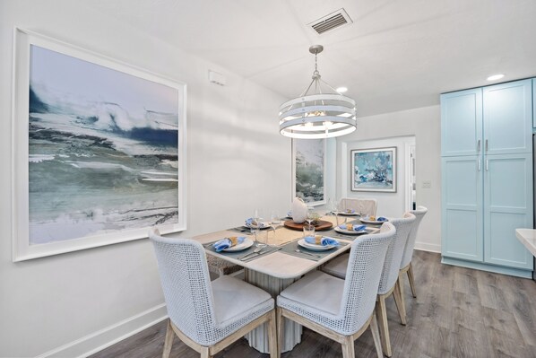 Dining - Tropical Oasis with Private Pool & Spa, minutes from Siesta Key Beach! (Sarasota)