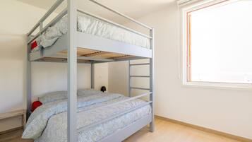 2 chambres, fer et planche Ă repasser