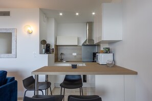 Refrigerador, microondas, horno y lavavajillas