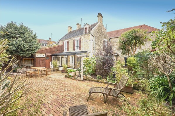 Outdoor dining - Villa des Malons - Maison à 100m de la plage (Saint-Aubin-sur-Mer)