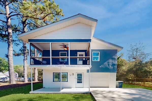 Exterior - Spacious house by the beach with screened balcony & central AC (Hilton Head)