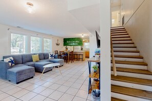 TV - Spacious house by the beach with screened balcony & central AC (Hilton Head)