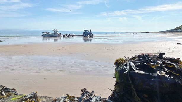 A beach with a boat and a tractor on the shore. - 2 bedroom accommodation in Overstrand, near Cromer (Overstrand, near Cromer)