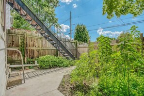 Property grounds - Bright 1BD in Charles Village, Minutes from Hopkins (Maryland)