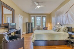 1 bedroom, iron/ironing board, free WiFi, bed sheets - Bright 1BD in Charles Village, Minutes from Hopkins (Maryland)