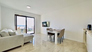 32-inch LCD TV with cable channels - Apartments Sunflower (Crikvenica)