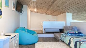 2 bedrooms, iron/ironing board, internet, bed sheets