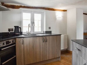 Køleskab, mikrobølgeovn, ovn
