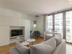 TV - Apartment Barcelona Rentals Modern Sagrada Familia Apartment (Barcelona)