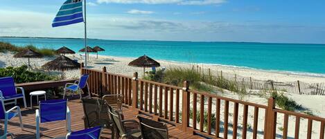 In Strandnähe, Liegestühle, Strandtücher