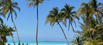 Newly Renovated Bathroom and Outdoor Shower! - Sandy Feet Retreat, Treasure Cay