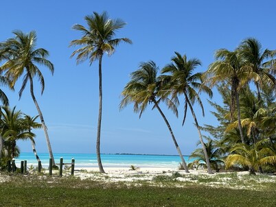 Newly Renovated Bathroom and Outdoor Shower! - Sandy Feet Retreat, Treasure Cay