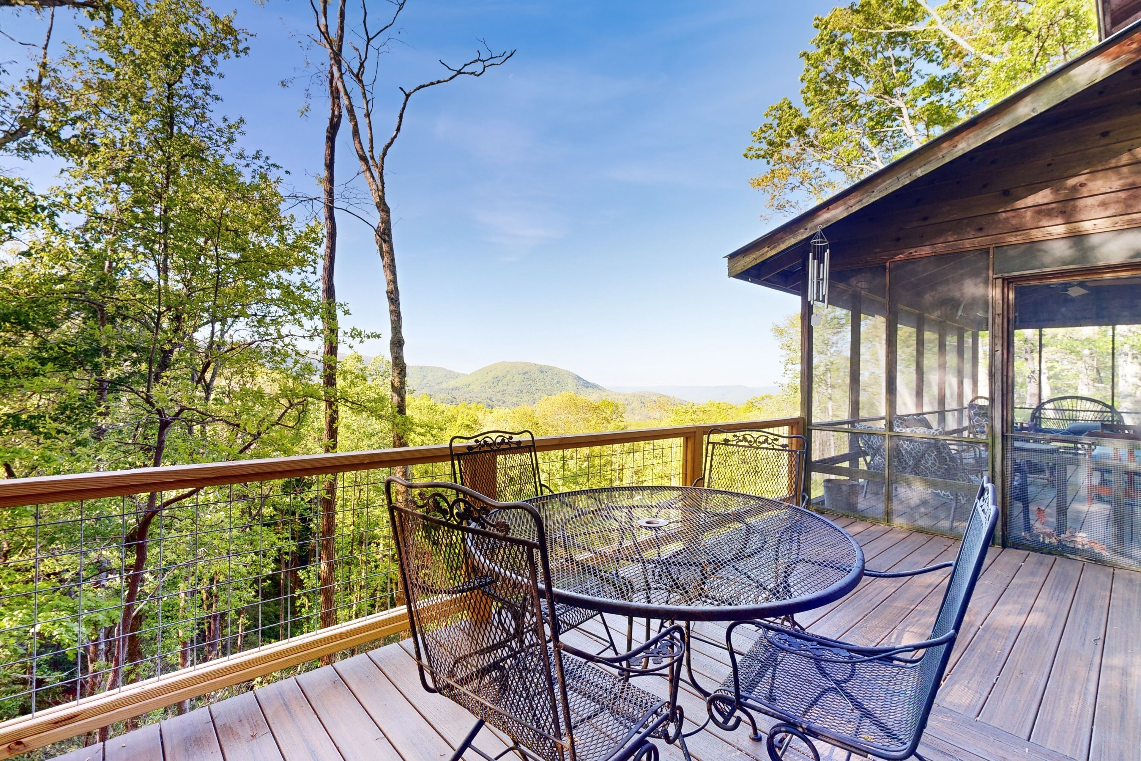 Dog-friendly mountain view cabin with furnished deck, washer/dryer
