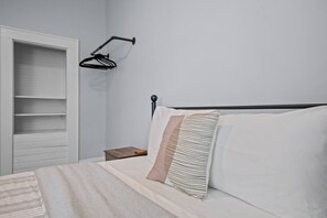 3 camere, una scrivania, ferro/asse da stiro, Wi-Fi