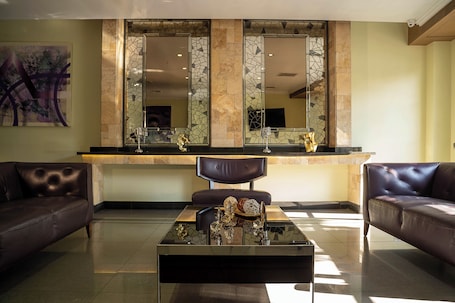 Recepción. Hotel Infinity Park Santiago