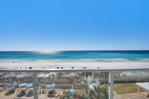 On the beach - Remodeled 2BR gulf-view condo, bunk room, spring & summer ready. (Destin)
