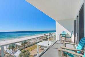 Property grounds - Remodeled 2BR gulf-view condo, bunk room, spring & summer ready. (Destin)