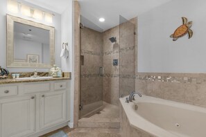 Shower, towels - Remodeled 2BR gulf-view condo, bunk room, spring & summer ready. (Destin)