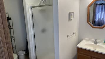 Toallas, jabón, papel de baño