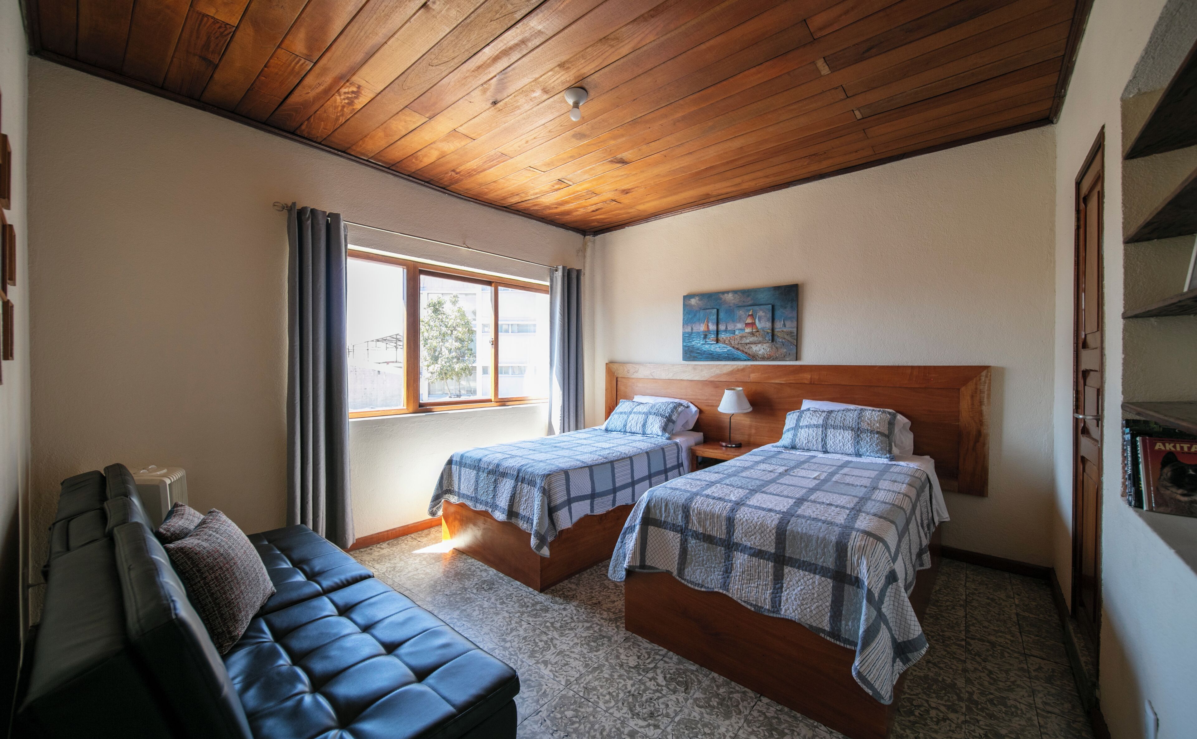 3 habitaciones, escritorio, wifi gratis y ropa de cama 