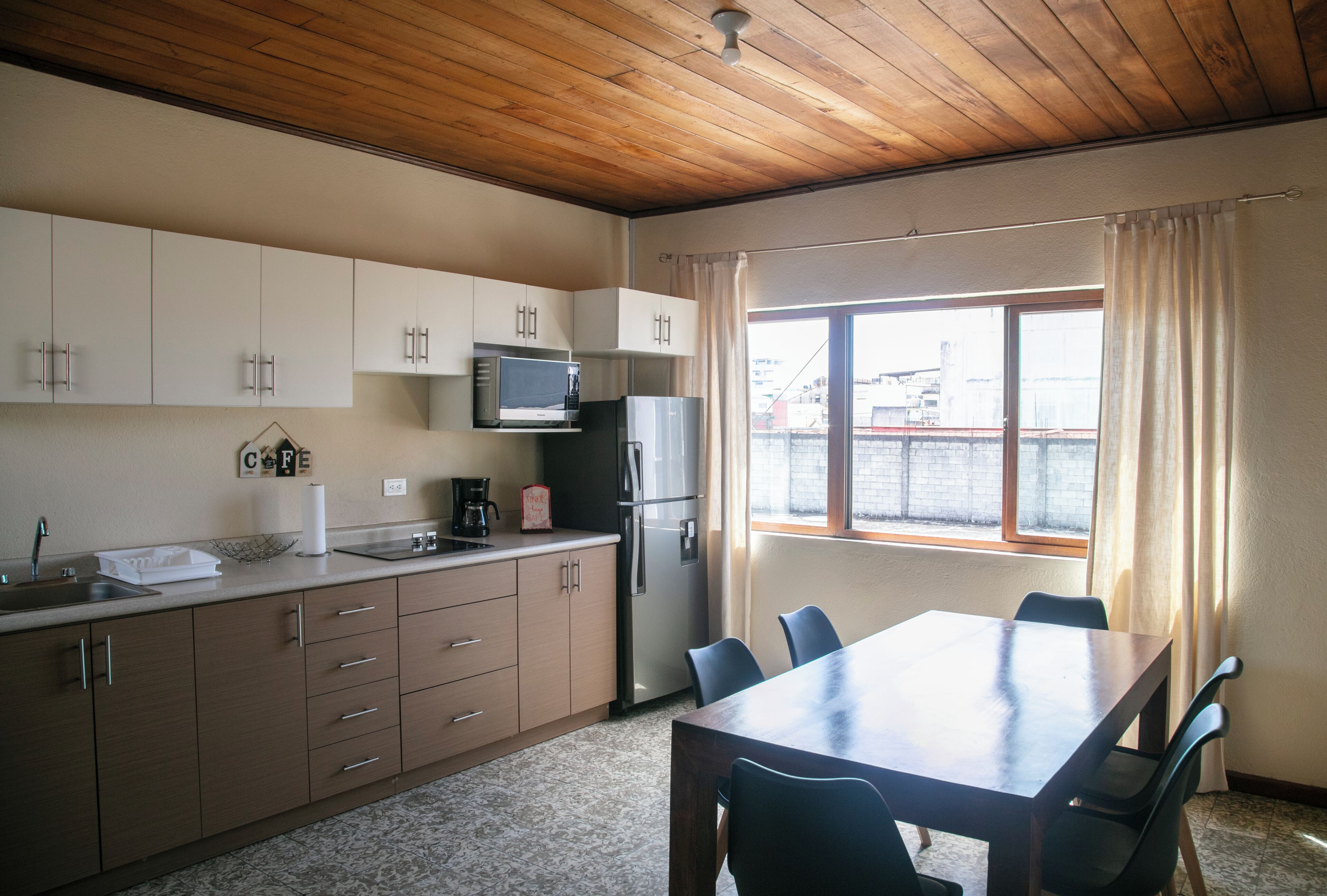Coffee/tea maker, fridge, microwave, stovetop