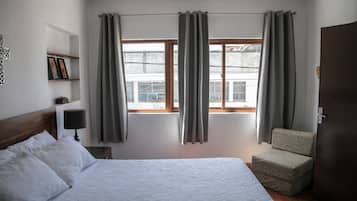 3 bedrooms, desk, free WiFi, bed sheets