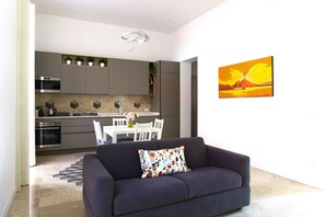 Smart TV, books - Cozy centrally located home, suitable for families and friends (Napoli)