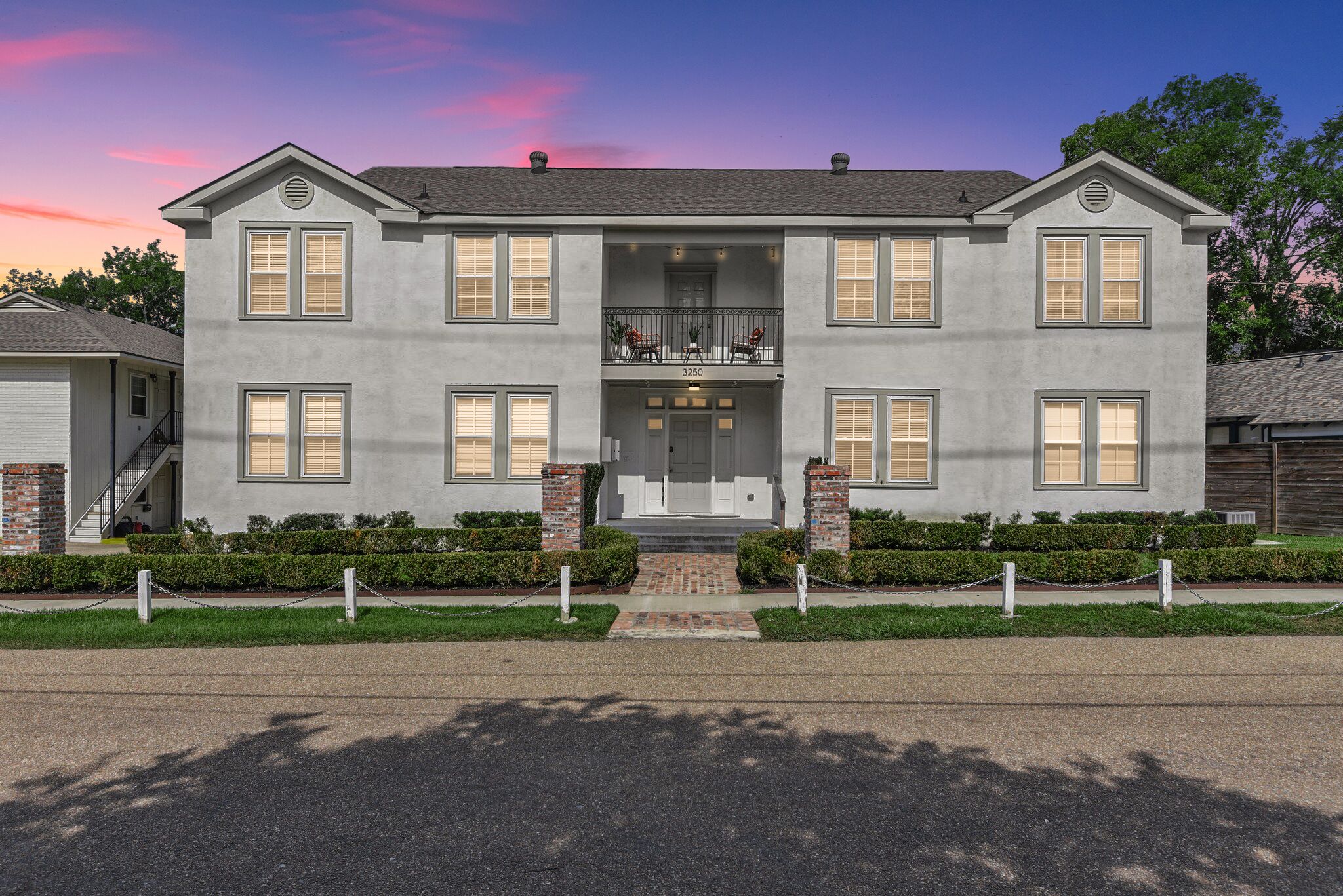 1 Block from LSU|2K Bed|2 Kitchens|2 Ensuite Baths