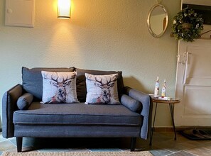 Smart TV, books, stereo