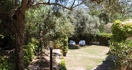 Villa with garden, five minutes from the beach