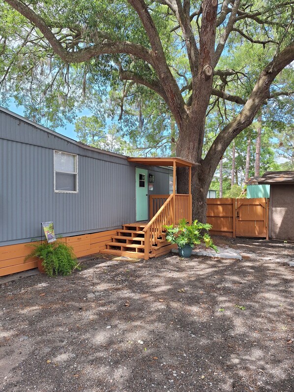 Exterior - Private manufactured studio designed to accommodate single individual or couple. (Hinesville)