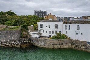 Apartment | 3 bedrooms - Laston Garden Apartment - Sea Views Large Terrace (Tenby)