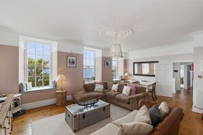 Apartment | 3 bedrooms - Laston Garden Apartment - Sea Views Large Terrace (Tenby)