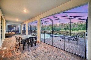 Outdoor dining - 9BR/5BA Game/Pool/Theater/Lakeview/Free waterpark Villa close to Disney (Kissimmee)