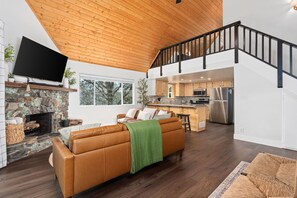 TV connectée, cheminée, espaces bureaux