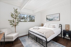 3 Schlafzimmer, Schreibtisch, Bügeleisen/Bügelbrett, Reisekinderbett