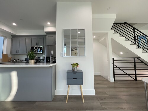 Dreamy Hollywood Art House