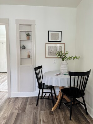 Dining - Cozy Newly Remodeled Cottage Minutes from Ferry! Peaceful Retreat! (Bremerton)