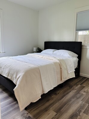 2 bedrooms, iron/ironing board, WiFi, bed sheets
