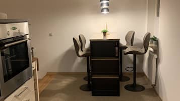 Fridge, oven, dishwasher, coffee/tea maker