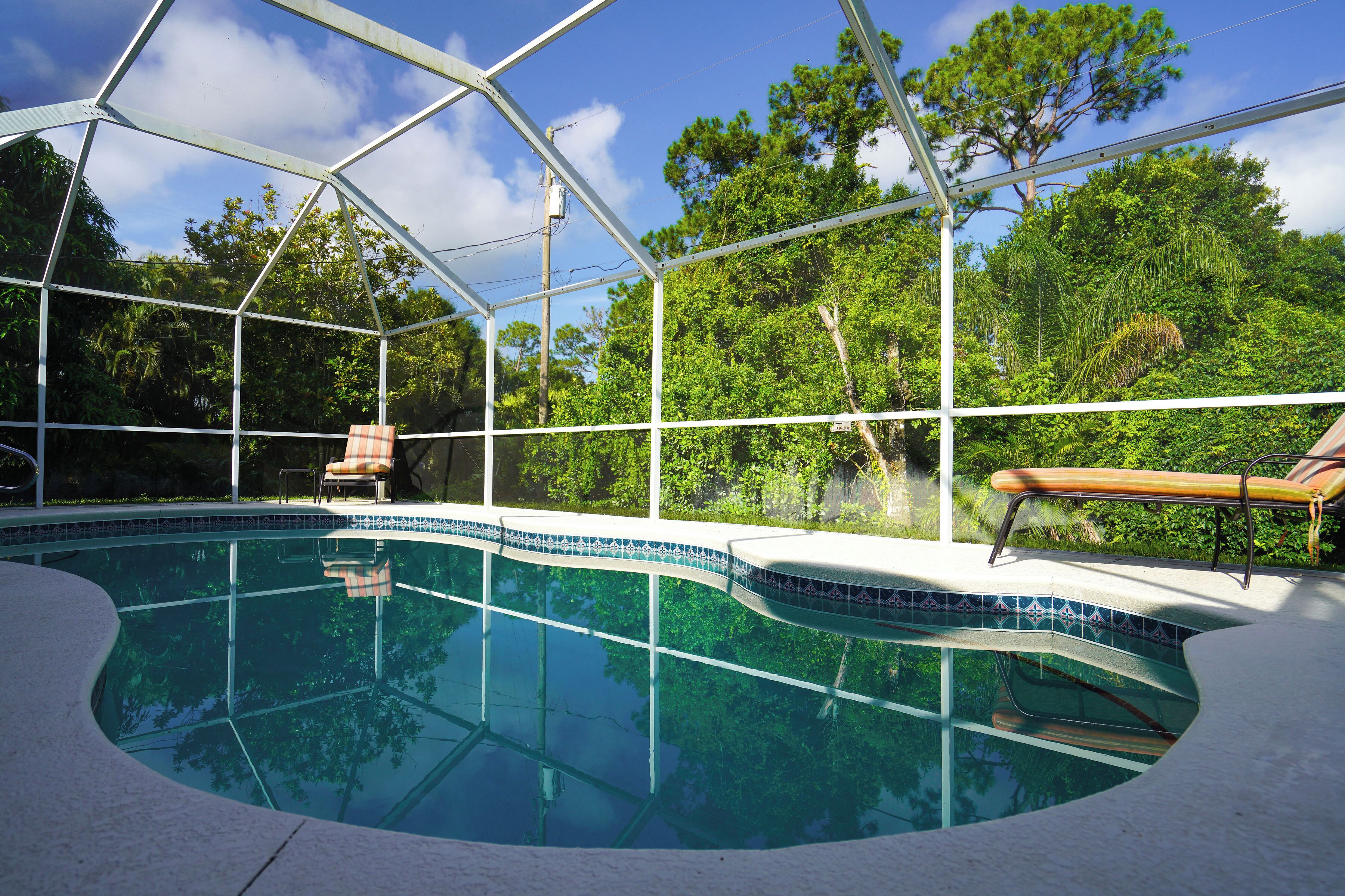 室外游泳池，恒温泳池