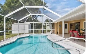 Outdoor pool, a heated pool - Come Home to Paradise….
Screened in pool with covered lanai and hot tub (Sebastian)