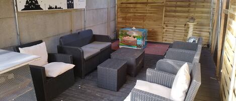 المنطقة المحيطة بالمنشأة