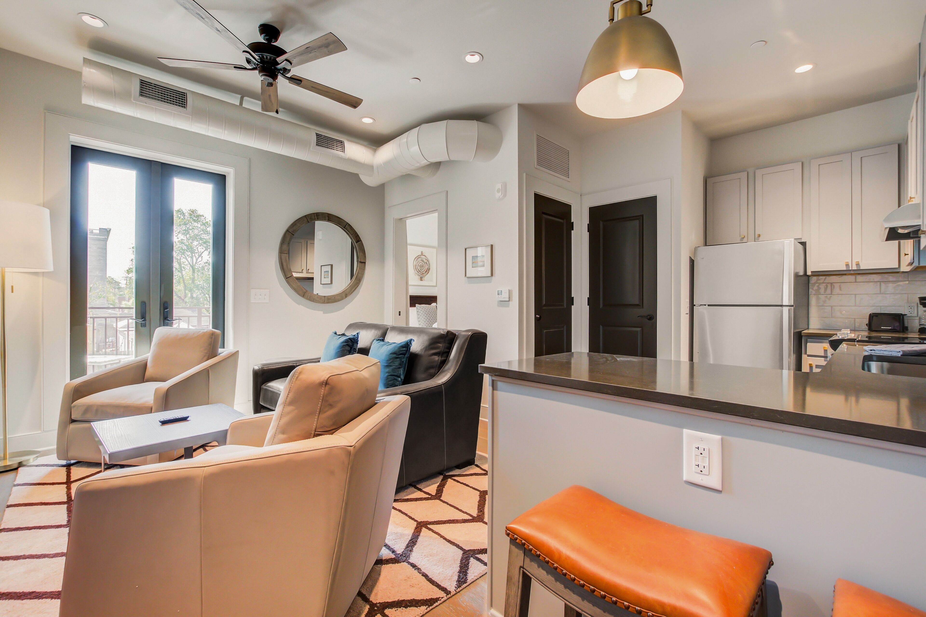 Snowbird-friendly downtown condo with balcony, rooftop deck, & kitchen