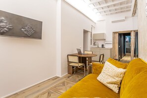 TV - Daplace - Elena Apartment (Roma)