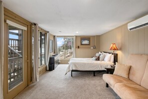 5 bedrooms, desk, iron/ironing board, internet