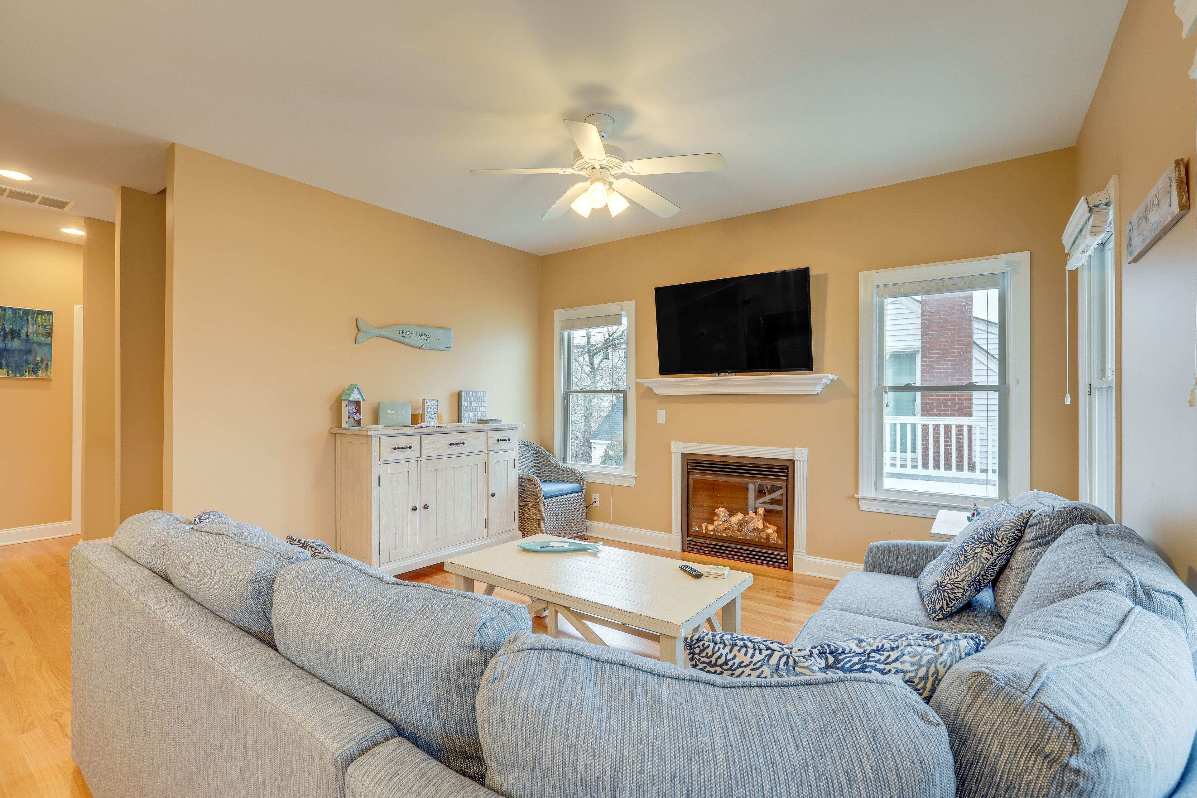 Long Beach Island Townhome W/ Rooftop Deck & Grill - Beach Haven, NJ